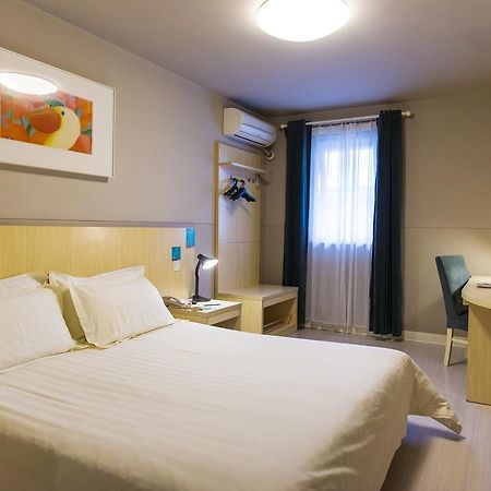 Jingjiang Inn Jurong Renmin Road Zhenjiang  Zewnętrze zdjęcie